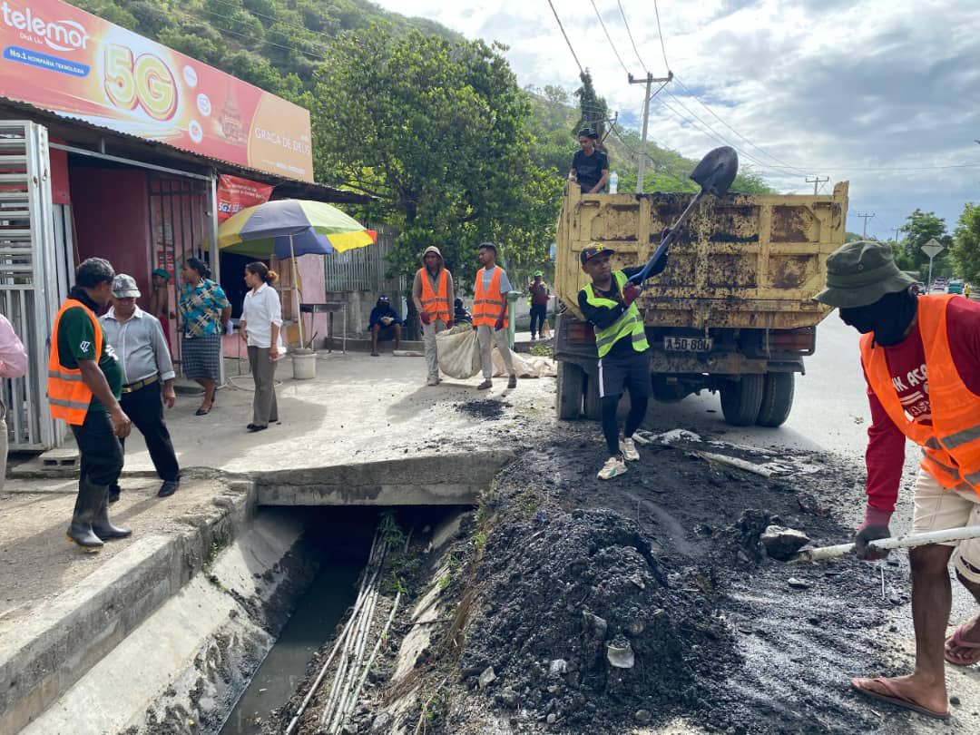 https://dili.gov.tl/en/2026/04/29/smasa-hamutuk-ho-ekipa-hamos-esgotu-no-limpeza-mota-laran-kontinua-intensifika-atividade-limpeza-lor-loron-iha-sidade-dili/